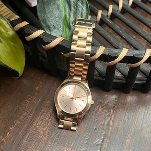 🎉Sale🎉 EUC Michael Kors Gold Watch